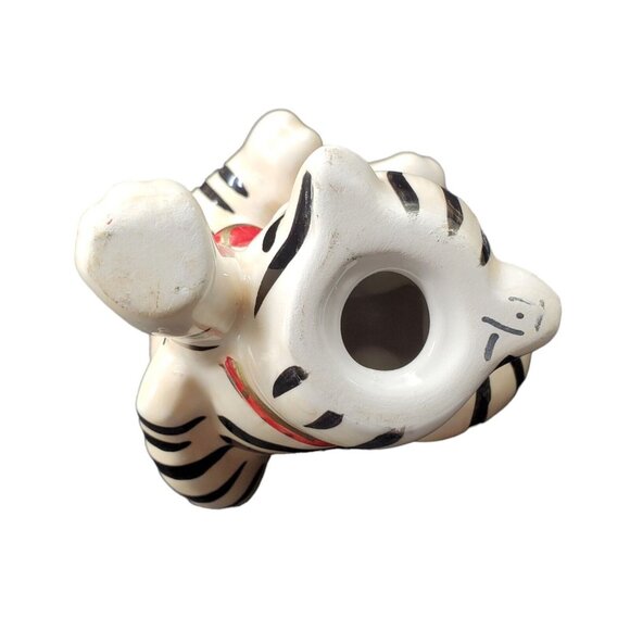 Trio Of Playful Kittens Playing with Circus Balls Porcelain Figurines - Picture 10 of 16